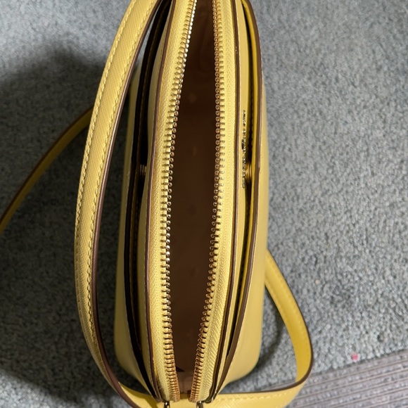 KATE SPADE yellow-green crossbody bag. GREAT condition, GREAT price. - Picture 3 of 4